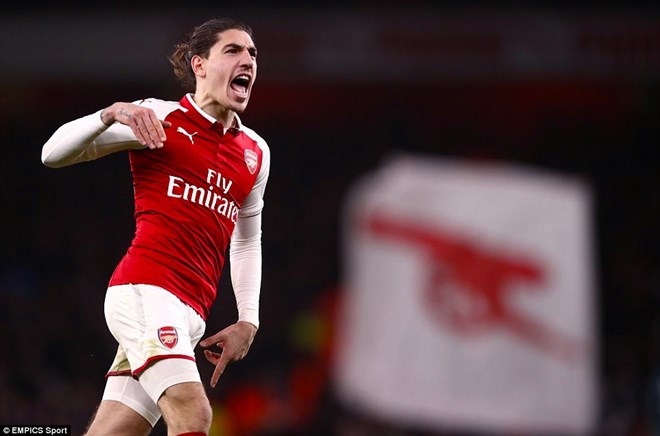 Bellerin giúp Arsenal giữ 1 điểm ở lại Emirates trong trận gặp Chelsea. (Nguồn: Daily Mail)