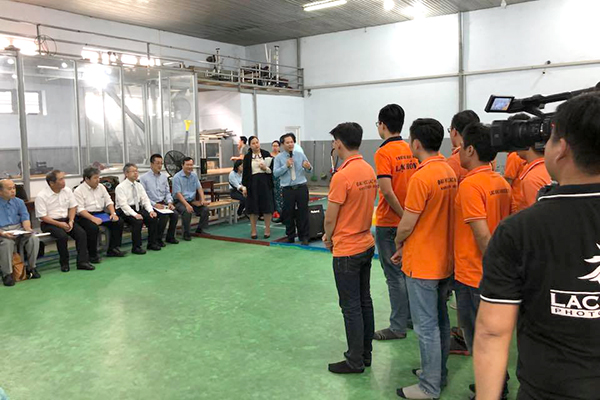 Các chuyên gia của Nhật Bản phỏng vấn trực tiếp sinh viên tại Xưởng chế tạo robot Trường đại học Lạc Hồng.