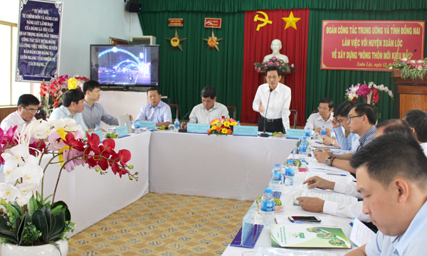 Phó chủ tịch UBND tỉnh Võ Văn Chánh phát biểu tại buổi làm việc với Đoàn công tác của Bộ Nông nghiệp tại huyện Xuân Lộc. Ảnh: B.Nguyên