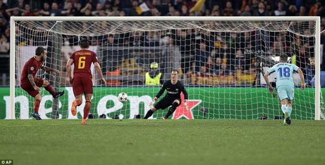 De Rossi gia tăng cách biệt trên chấm 11m. (Nguồn: AP)