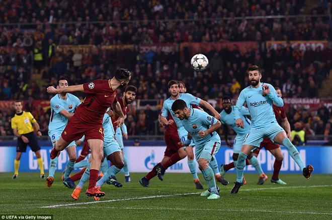 Manolas ấn định tỷ số 3-0, qua đó đưa Roma vào bán kết. (Nguồn: Getty Images)