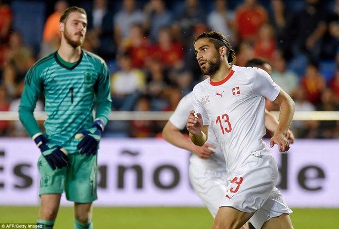 Rodriguez tận dụng sai lầm của De Gea để ghi bàn. (Nguồn: AFP/Getty Images)