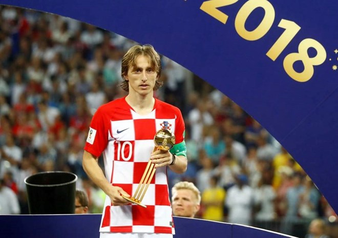 Modric nhận danh hiệu Quả bóng vàng. (Nguồn: Getty Images)