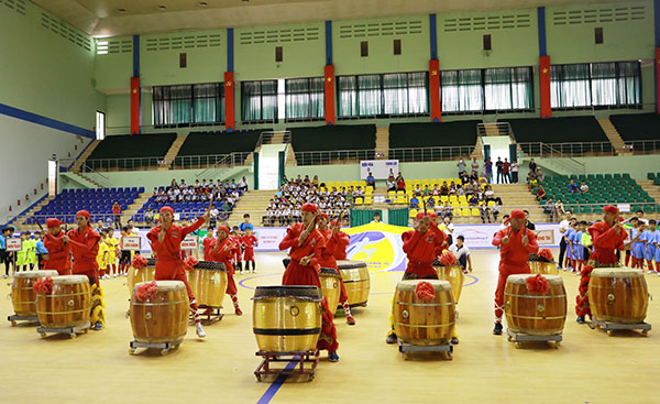 Tiết mục trống hội đoàn lân sư rồng Tam Hòa Đường (TP. Biên Hòa) mở đầu cho trương chình lễ khai mạc giải