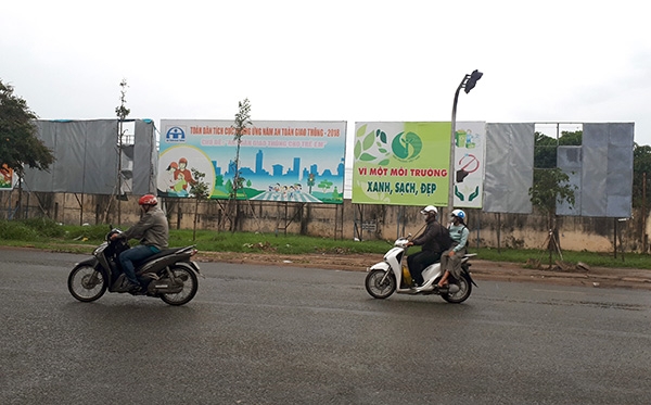 Tương tự, một số bảng thông tin “trống trơn” tại khu vực nút giao giữa đường Hà Huy Giáp - Cách Mạng Tháng Tám (TP.Biên Hòa).