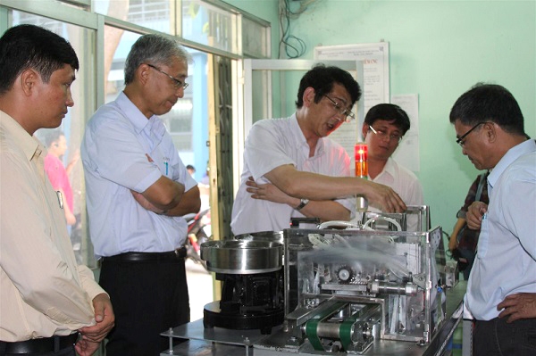 Một giải pháp kỹ thuật của Công ty TNHH Nec Tokin Electronics Việt Nam do nhóm tác giả Khoa Cơ điện - điện tử Trường đại học Lạc Hồng nghiên cứu thực hiện dự thi Hội thi sáng tạo kỹ thuật năm 2017. Ảnh: Vũ Văn