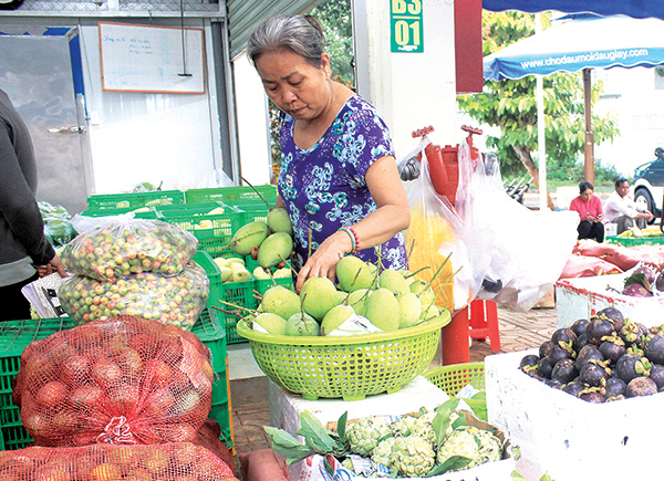 Rau, quả của Đồng Nai đang chiếm tỉ trọng áp đảo tại chợ đầu mối nông sản thực phẩm Dầu Giây (huyện Thống Nhất).