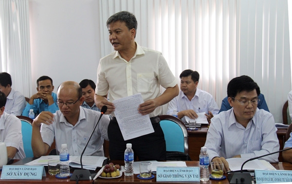 Phó giám đốc Sở Giao thông - vận tải Từ Nam Thành trả lời một số kiến nghị, đề xuất của UBND Định Quán liên quan đến lĩnh vực giao thông.