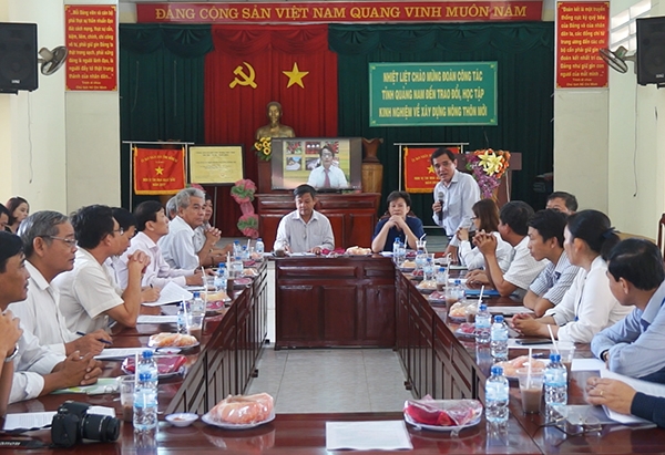 Quang cảnh buổi làm việc của Đoàn công tác tỉnh Quảng Nam tại xã Hưng Lộc