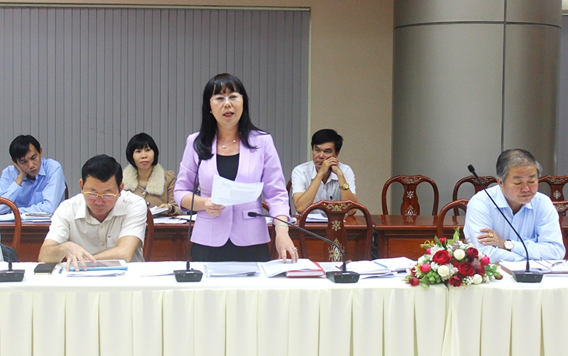 Bà Nguyễn Thị Diễm Châu, Phó chủ tịch UBND huyện Định Quán nêu khó khăn trong công tác bao phủ BHYT.