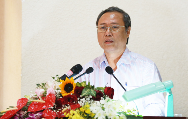 Phó giám đốc Ngân hàng Nhà nước Việt Nam Chi nhánh Đồng Nai Nguyễn Hùng Mạnh trình bày một số giải pháp để giúp người dân tiếp cận được nguồn vốn từ các kênh chính thức