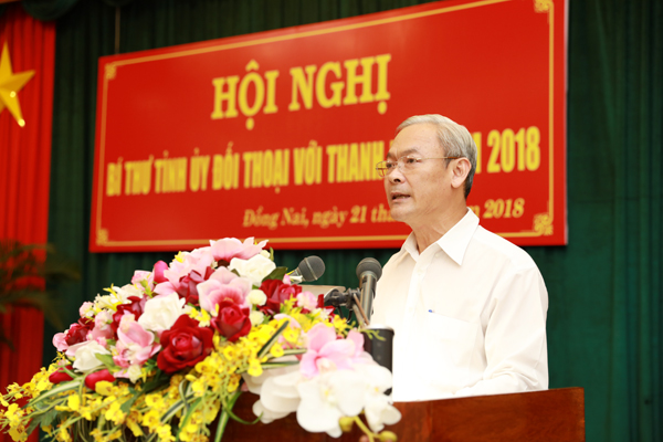 Bí thư Tỉnh ủy Nguyễn Phú Cường phát biểu tại buổi đối thoại.