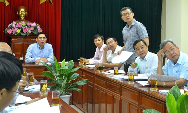 Phó chủ tịch UBND huyện Long Thành Nguyễn Phong An báo cáo tiến độ tại buổi làm việc