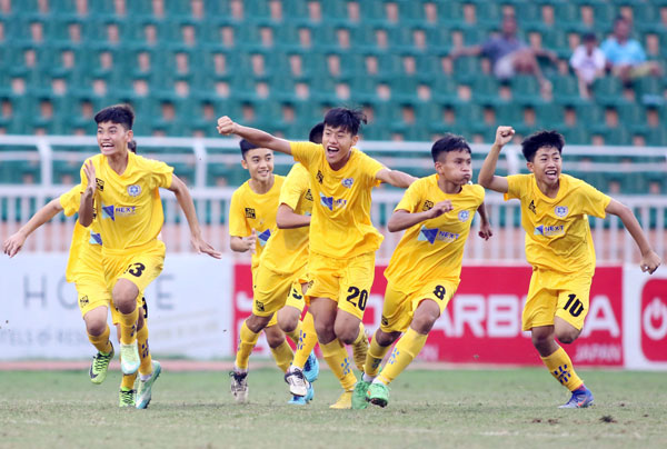 U.15 Thanh Hóa ăn mừng sau chiến thắng Viettel ở loạt sút phạt luân lưu