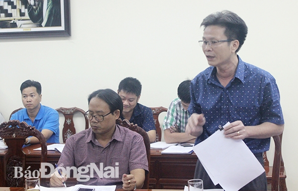 Phó chủ tịch UBND huyện Thống Nhất Nguyễn Đình Cương phát biểu ý kiến. 