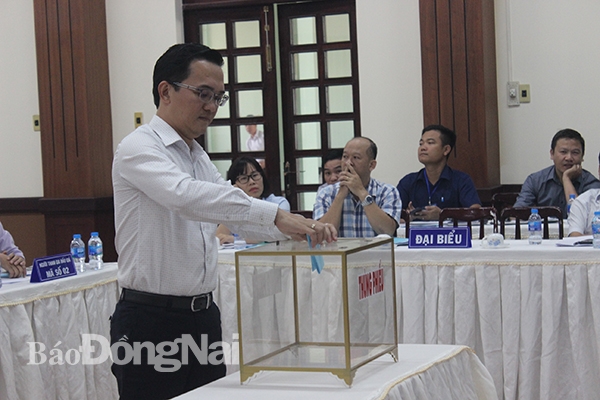 Doanh nghiệp tham gia bỏ phiếu d9a61u giá khu đất công tại huyện Long Thành