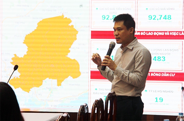 Đại diện của AIC giới thiệu về mô hình đô thị thông minh tỉnh Đồng Nai.