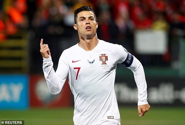 Ronaldo mang chiến thắng về cho Bồ Đào Nha.