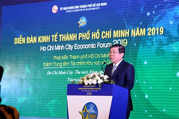 Ông Nguyễn Thành Phong, Chủ tịch UBND TP.Hồ Chí Minh phát biểu tại diễn đàn. Ảnh: NH