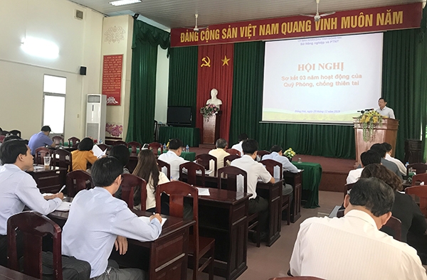 Phó chủ tịch UBND tỉnh Võ Văn Chánh chủ trì hội nghị.