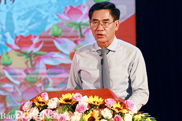Phó chủ tịch UBND tỉnh Trần Văn Vĩnh đọc diễn văn tại lễ kỷ niệm