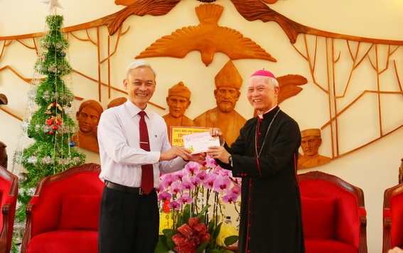 Bí thư Tỉnh ủy Nguyễn Phú Cường thăm và chúc tại Tòa giám mục Xuân Lộc 