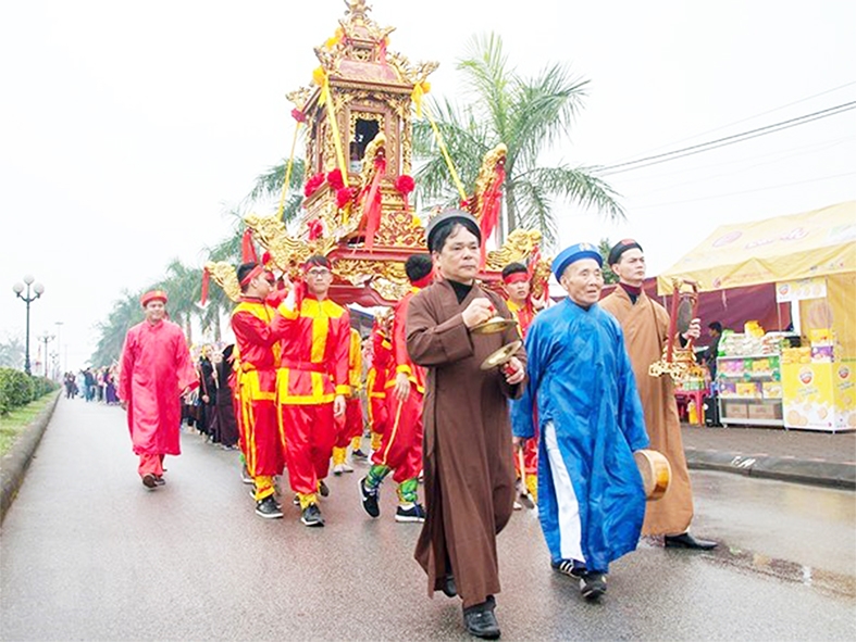 Nghi lễ rước kiệu Ngọc Lộ khai hội Đền Trần năm 2019 tại Nam Định (Lễ hội Đền Trần thường được tổ chức vào ngày 14 tháng Giêng âm lịch hằng năm. Riêng năm nay, do ảnh hưởng của dịch bệnh nCoV nên tạm dừng lễ hội)