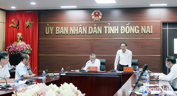 Phó chủ tịch UBND tỉnh Võ Văn Chánh đánh gia tình hình tái đàn chăn nuôi heo của Đồng Nai với Đoàn công tác của Bộ NN-PTNT