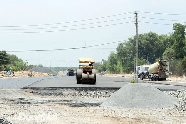 Đường 319 nối các khu công nghiệp của H.Nhơn Trạch với cao tốc TP.HCM - Long Thành - Dầu Giây dự kiến hoàn thành trong năm 2020. Ảnh: H.Lộc