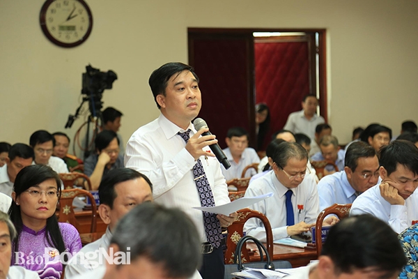 Giám đốc Sở KH-ĐT Hồ Văn Hà trình bày các giải pháp phát triển kinh tế - xã hội 6 tháng cuối năm 2020