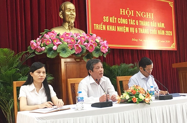 Tổng biên tập Báo Đồng Nai Nguyễn Tôn Hoàn chủ trì hội nghị