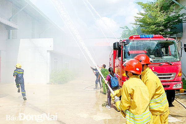 Ra mắt mô hình Cụm doanh nghiệp an toàn Phòng cháy chữa cháy Khu Công  nghiệp Thuận Thành II