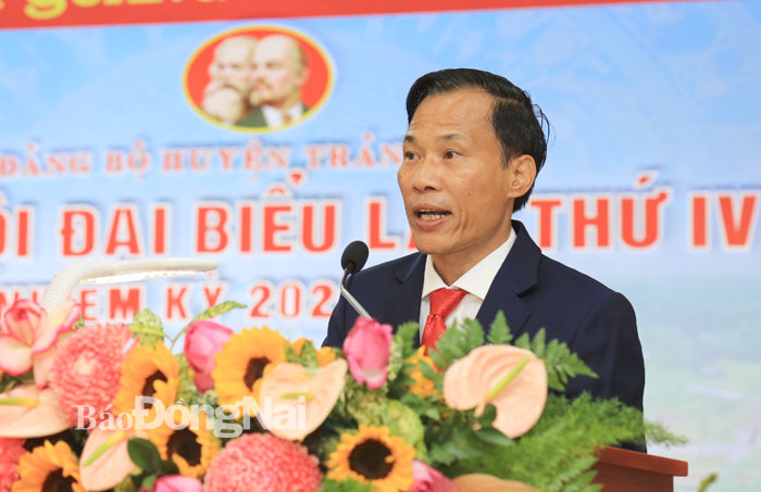 Bí thư Huyện ủy Trảng Bom Phạm Xuân Hà phát biểu khai mạc Đại hội Đảng bộ huyện lần thứ IV