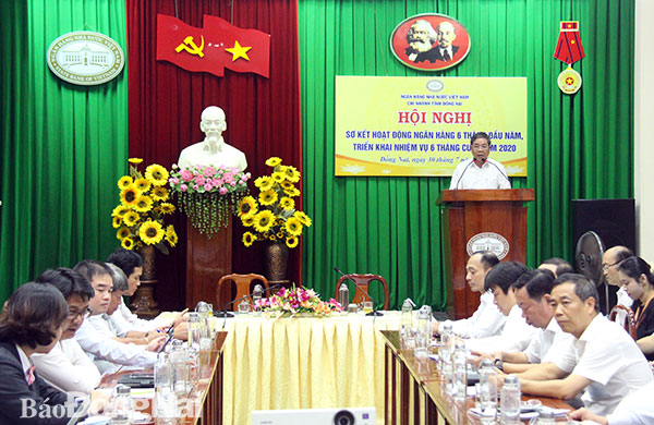 Phó chủ tịch UBND tỉnh Nguyễn Quốc Hùng phát biểu chỉ đạo hội nghị. Ảnh: Hải Quân