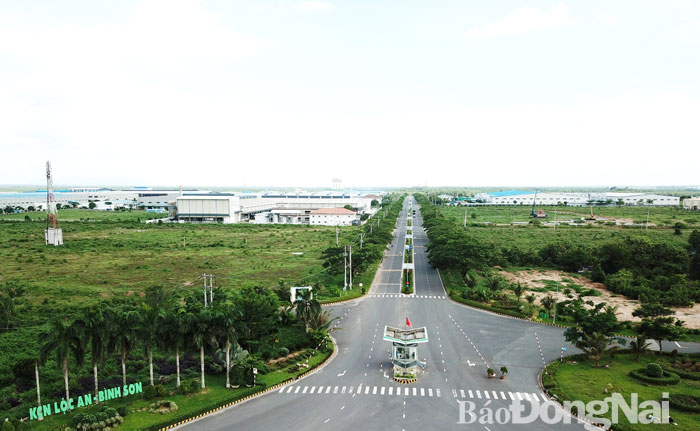 Huyện Long Thành hiện là một trong những địa phương hấp dẫn các nhà đầu tư xây dựng các khu công nghiệp. Trong ảnh: Khu công nghiệp Lộc An - Bình Sơn, H.Long Thành. Ảnh: Phạm Tùng