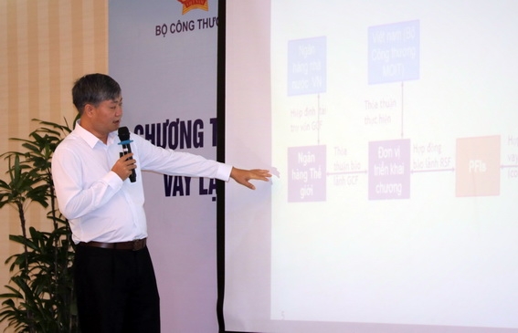 Ông Chu Bá Thi chuyên gia cao cấp về năng lượng, đại diện Ngân hàng Thế giới tại Việt Nam chia sẻ dự án cho vay tại hội thảo