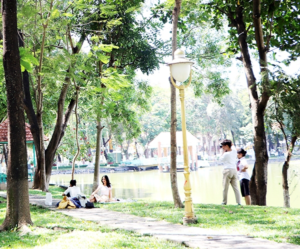  Công viên Biên Hùng là nơi lý tưởng cho các buổi picnic, chụp ảnh của các gia đình, giới trẻ. Ảnh: Ngọc Liên