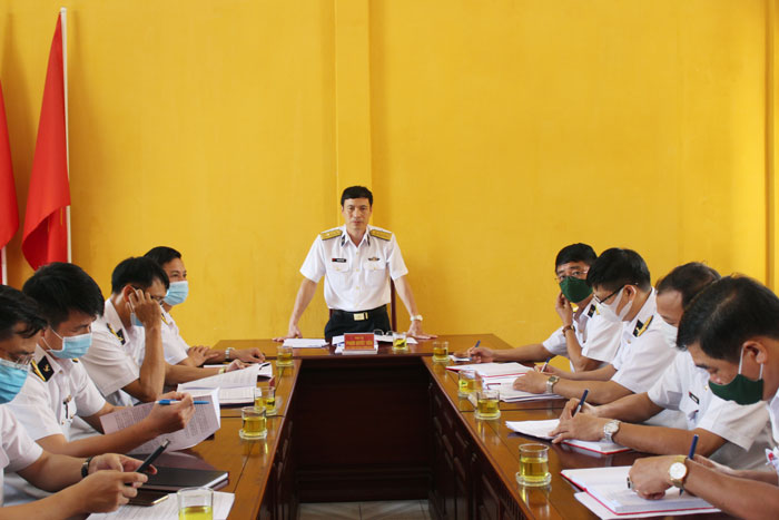 Đại tá Phạm Quyết Tiến phát biểu kết luận kiểm tra tại Trung tâm Bảo đảm kỹ thuật