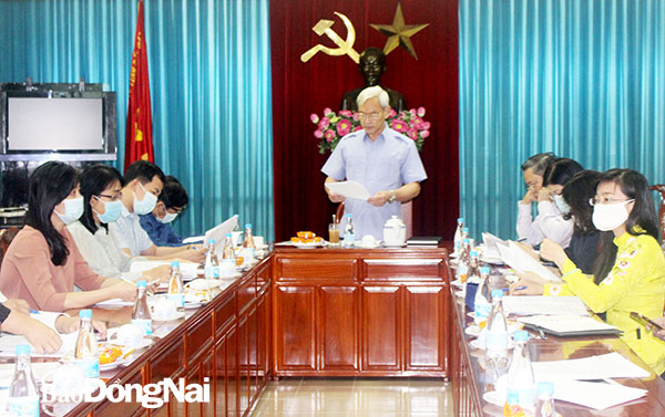 Ủy viên Trung ương Đảng, Bí thư Tỉnh ủy, Chủ tịch HĐND tỉnh Nguyễn Phú Cường phát biểu tại cuộc họp