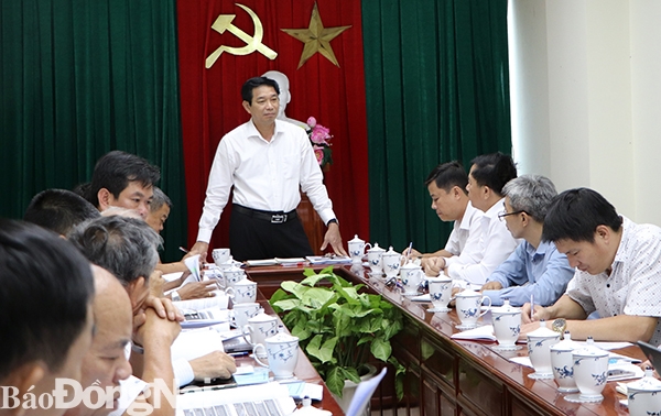 Phó chủ tịch UBND tỉnh Võ Văn Phi chỉ đạo tại buổi làm việc