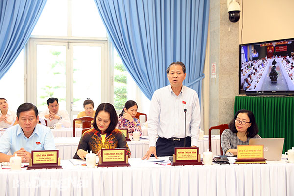 Đồng chí Huỳnh Thanh Bình,  Ủy viên Ban TVTU, Chủ nhiệm UBKT Tỉnh ủy phát biểu tại hội nghị