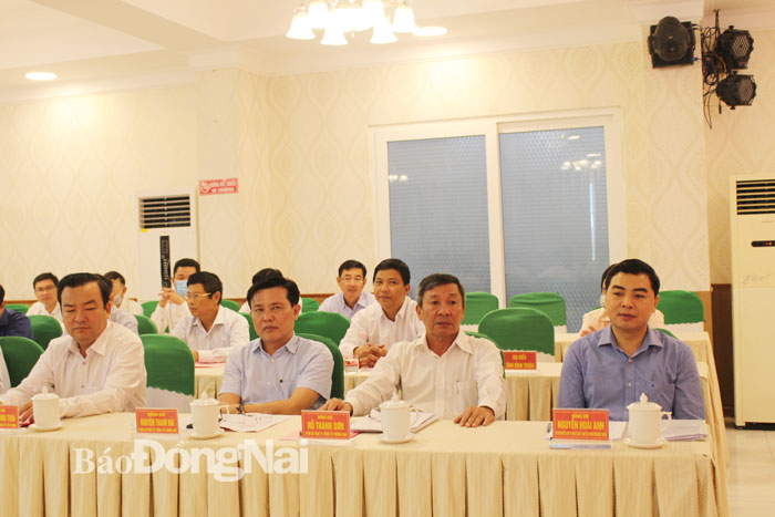 Phó bí thư thường trực Tỉnh ủy Đồng Nai Hồ Thanh Sơn và các đại biểu dự hội nghị