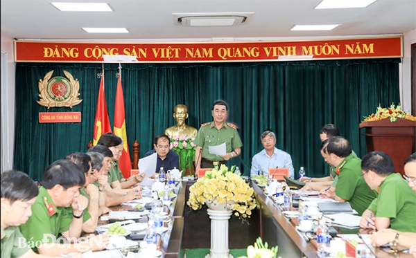 Trung tướng Trần Quốc Tỏ, Ủy viên Ban Chấp hành Trung ương Đảng, Thứ trưởng Bộ Công an phát biểu chỉ đạo tại buổi làm việc