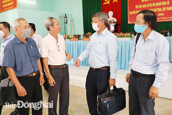 Chủ tịch UBND tỉnh Cao Tiến Dũng tiếp xúc tại phường Quyết Thắng