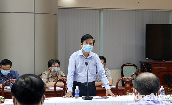 Ông Nguyễn Ngọc Hưng, Phó giám đốc Sở TN-MT phát biểu ý kiến tại buổi làm việc