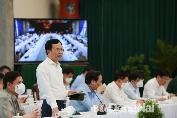 Bộ trưởng Thông tin - truyền thông Nguyễn Quốc Hùng tham gia ý kiến tại buổi làm việc. Ảnh: Huy Anh