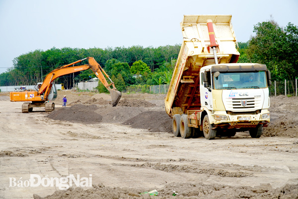 Khó khăn về thiếu hụt nguồn đất đắp nền đường đối với dự án Đường cao tốc Phan Thiết - Dầu Giây vẫn chưa được giải quyết