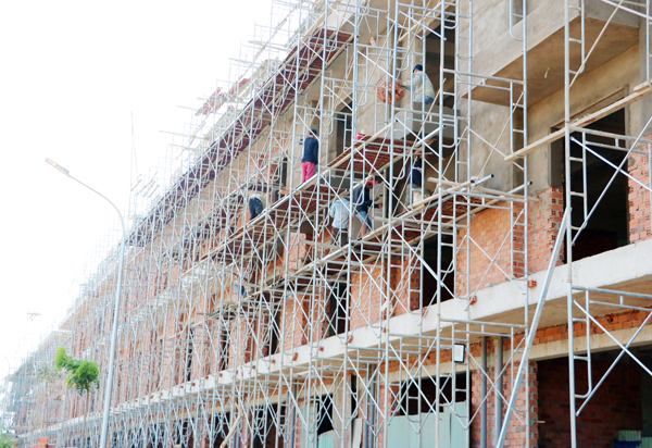 Thi công xây dựng khu tái định cư Bửu Long, nơi sẽ có các lô đất phục vụ bố trí tái định cư cho các hộ dân có đất bị thu hồi phục vụ các dự án trọng điểm trên địa bàn TP.Biên Hòa (ảnh tư liệu). Ảnh: Phạm Tùng