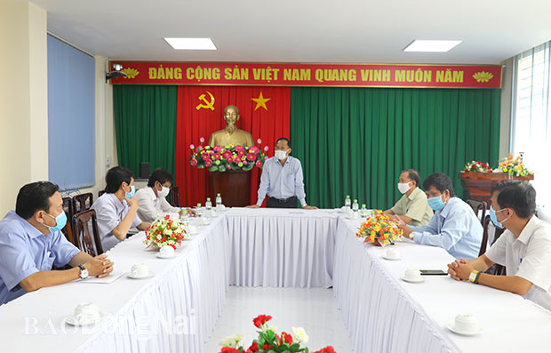 Đồng chí Phạm Xuân Hà, Ủy viên Ban TVTU, Trưởng ban Tuyên giáo Tỉnh ủy phát biểu tại buổi gặp gỡ