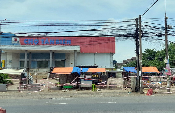 Chợ Tân Biên, TP.Biên Hòa, nơi phát sinh ổ dịch Covid-19 bị phong tỏa để ngăn dịch lây lan